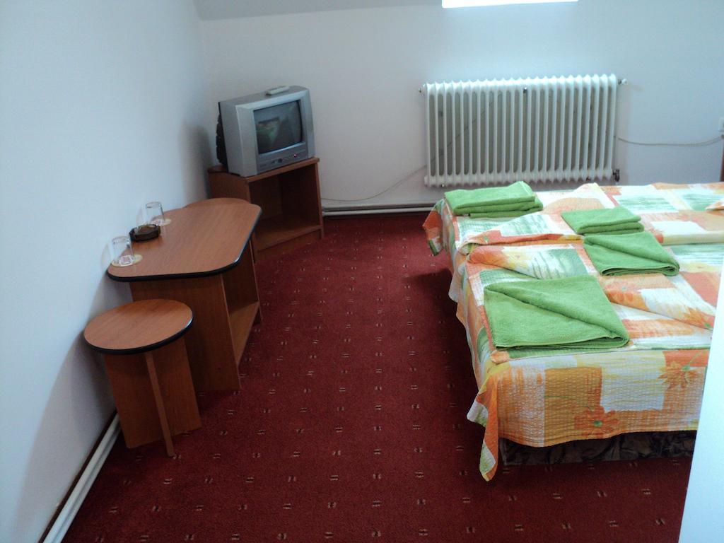 Randevu Panzio Hotel Miercurea Ciuc Exterior photo