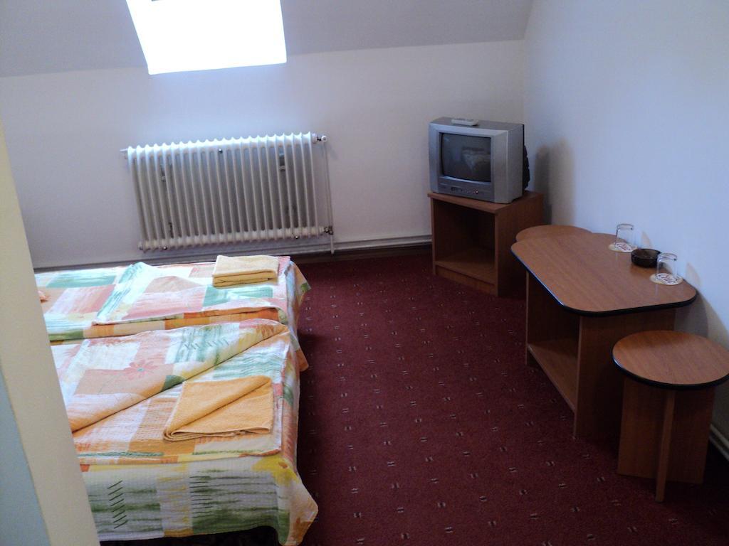 Randevu Panzio Hotel Miercurea Ciuc Room photo