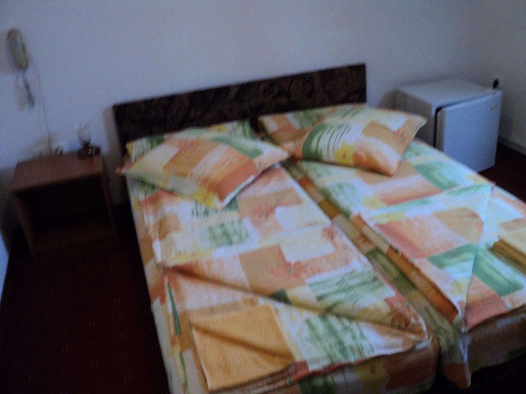 Randevu Panzio Hotel Miercurea Ciuc Room photo